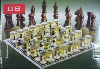 Šach figúrky ako poháriky na alkohol